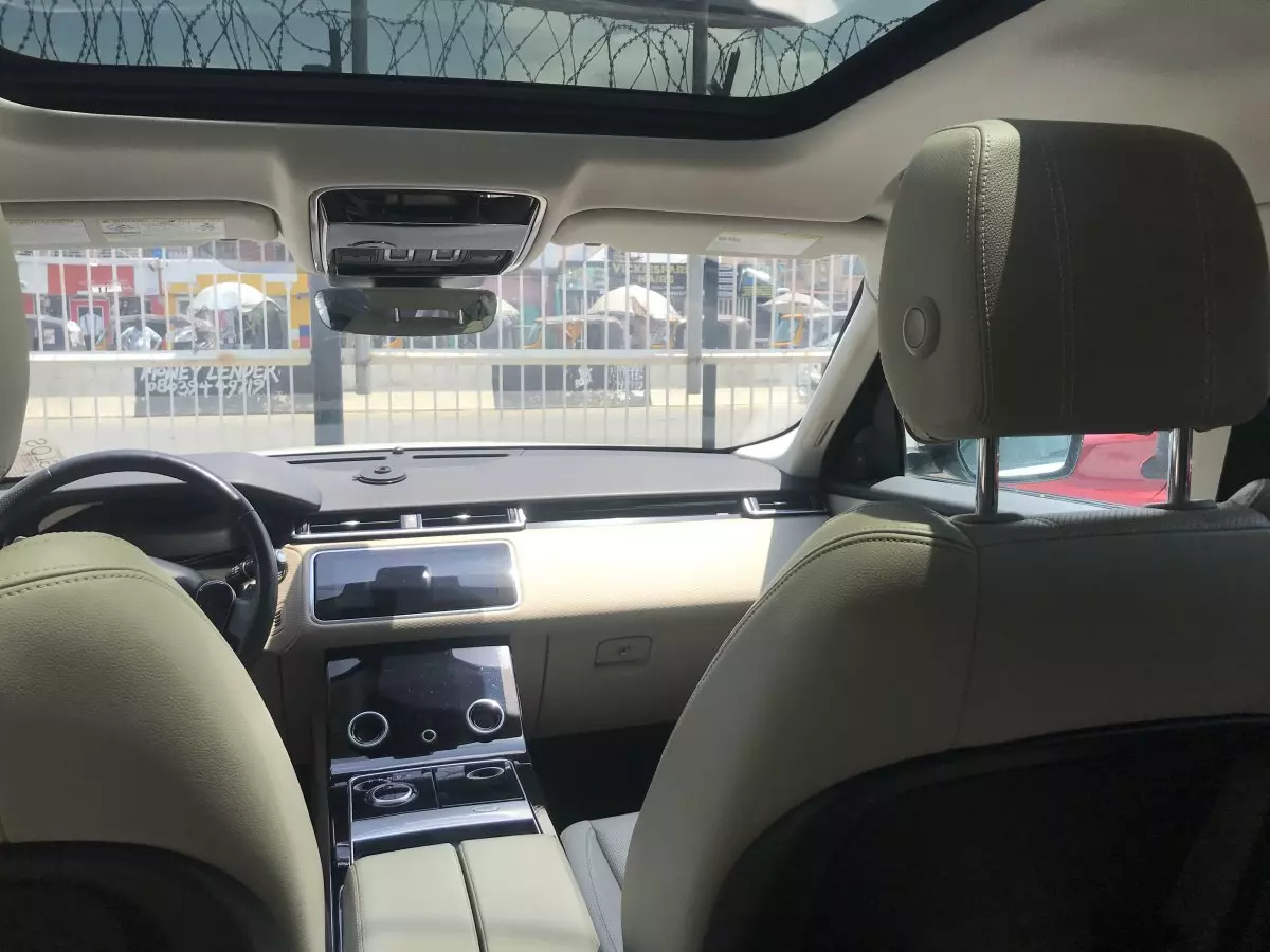 interiorFront