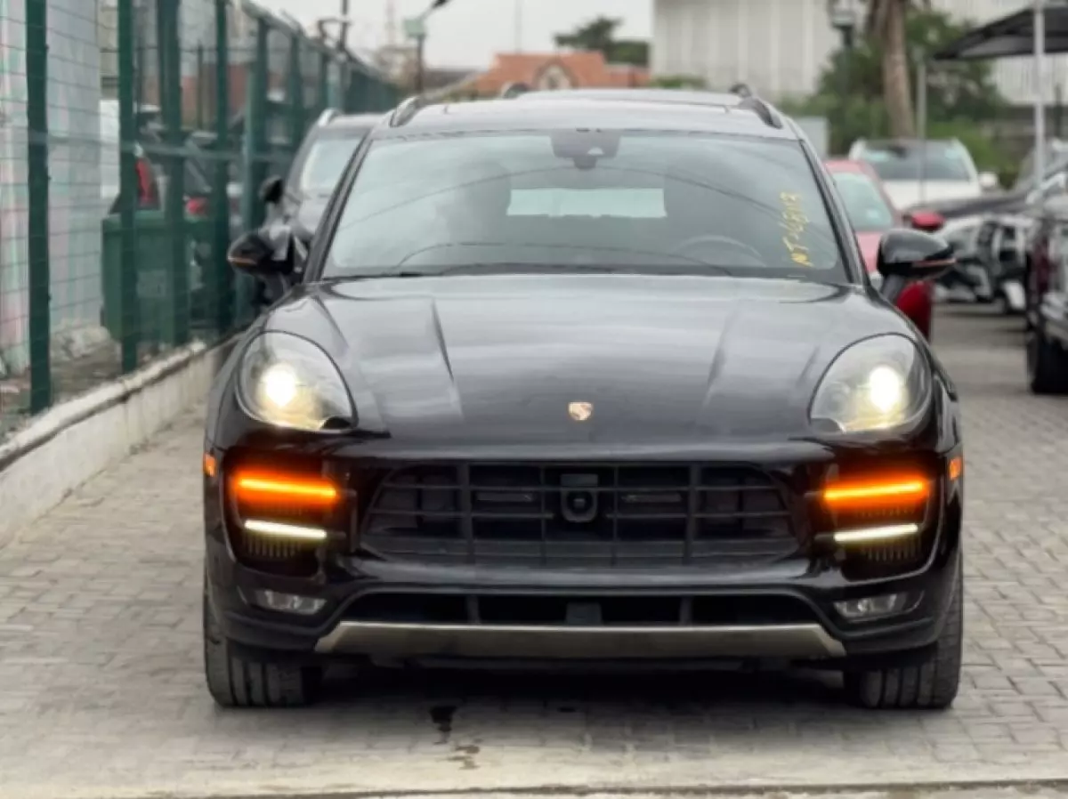PORSCHE Macan - 2015