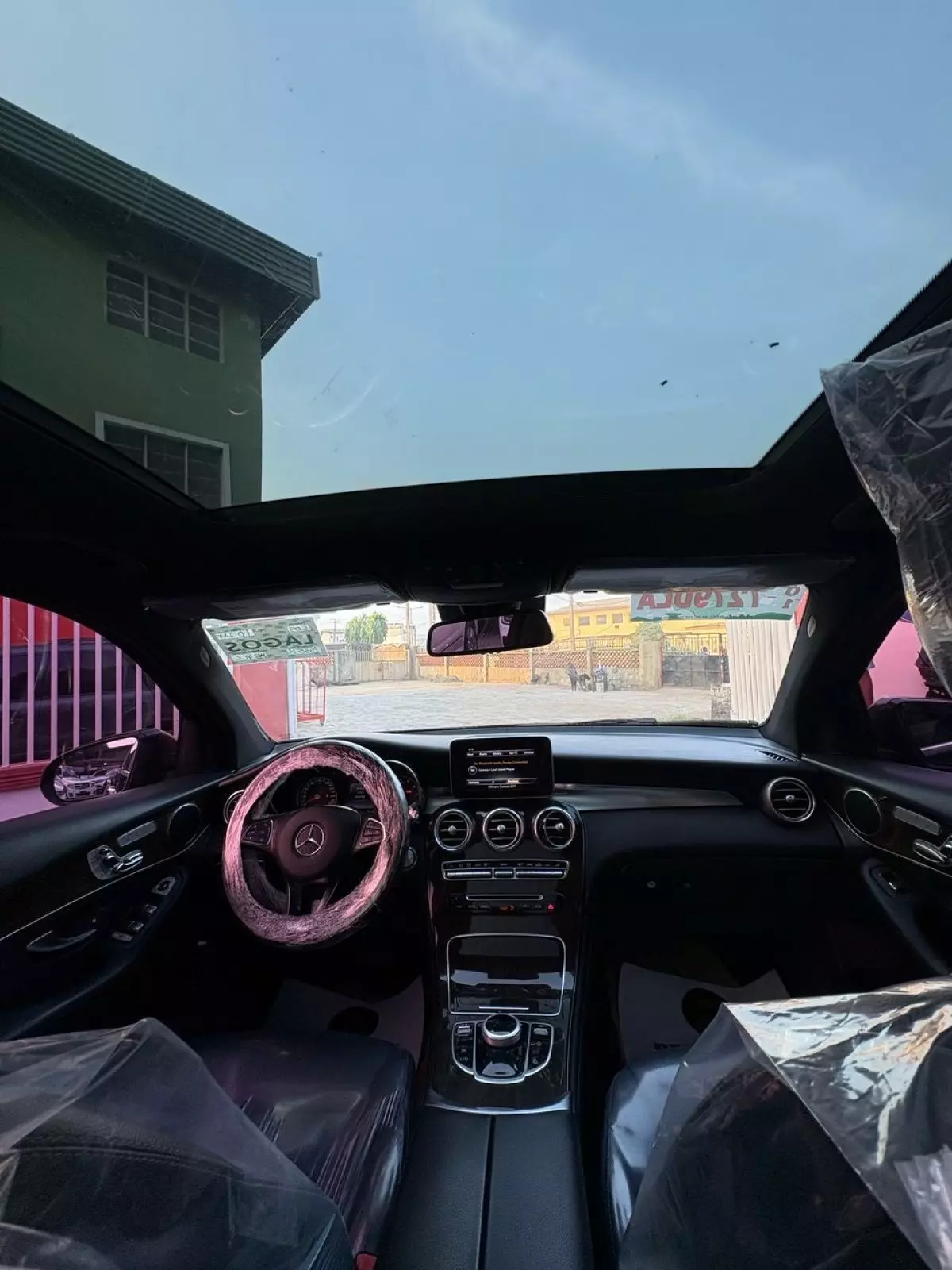 interiorFront