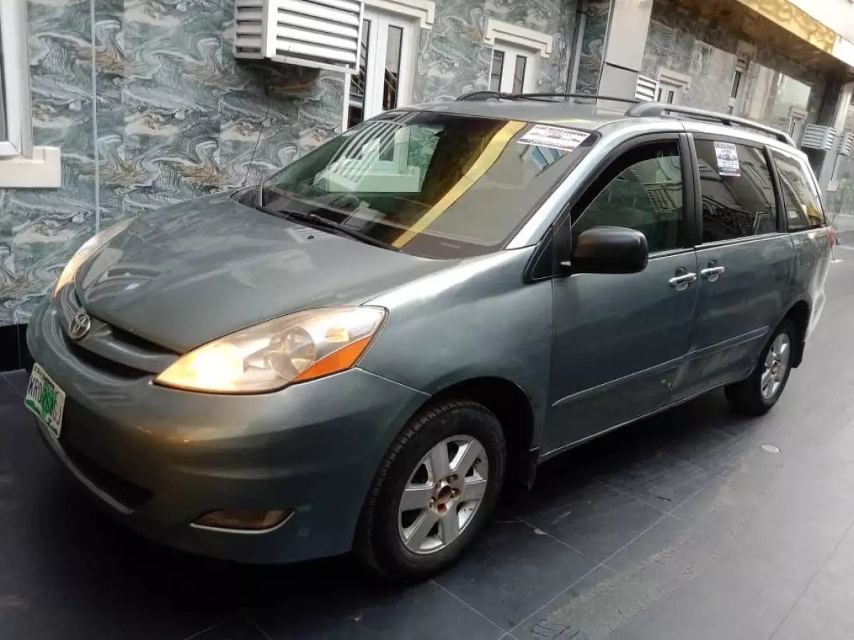 Car Right Back