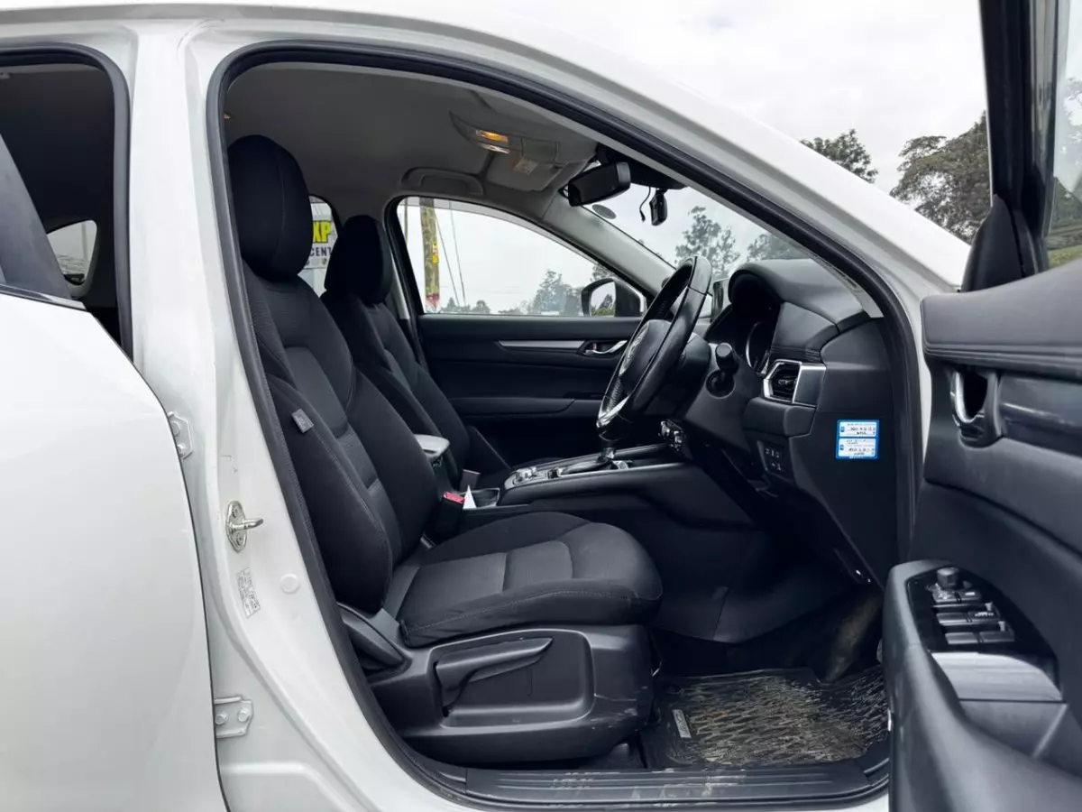 interiorFrontSeatsImage