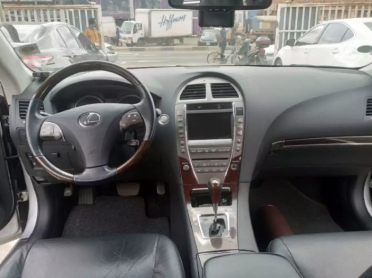 interiorFront