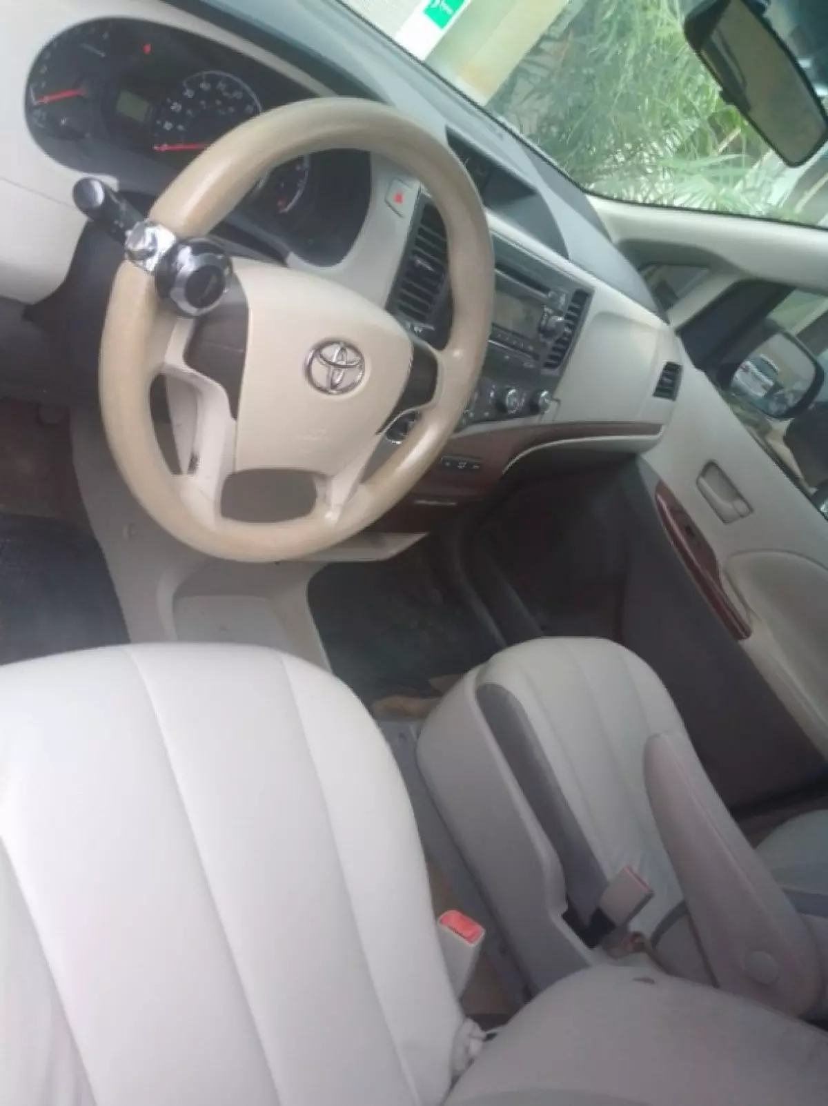 interiorFront
