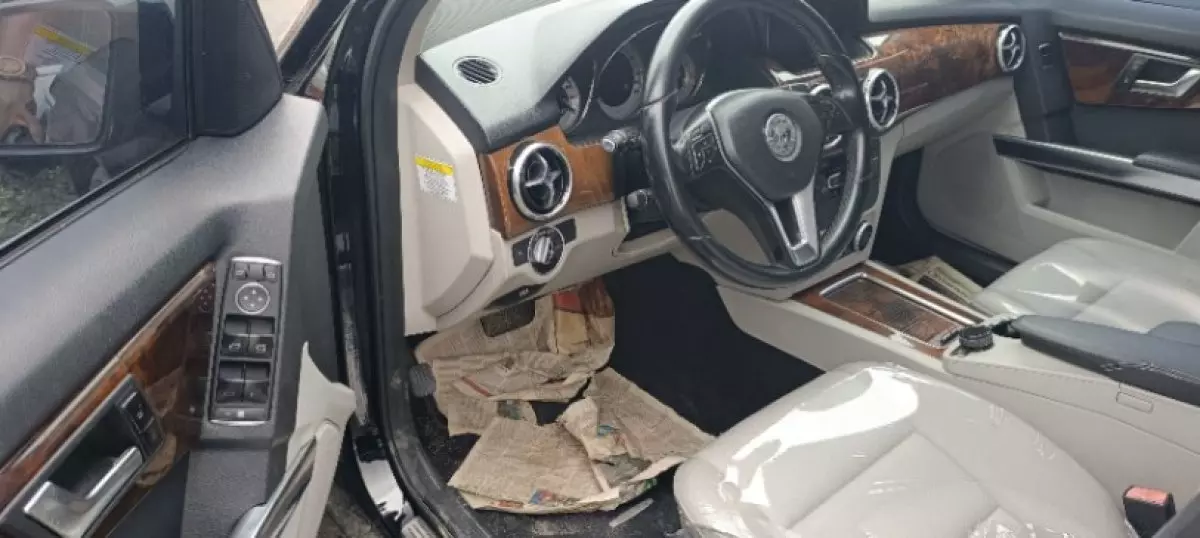 interiorFront