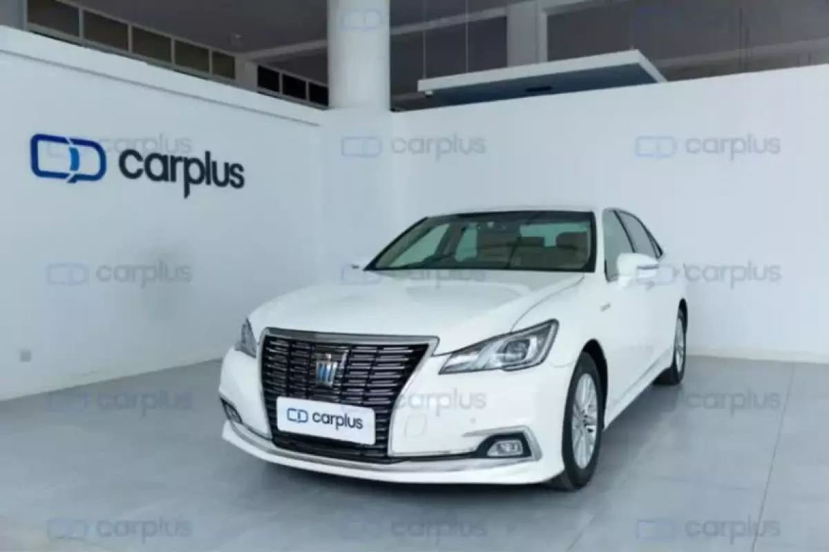 Toyota Crown Royal saloon Hybrid  - 2016