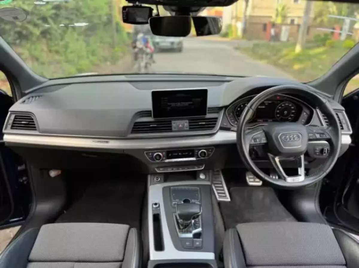 interiorFront