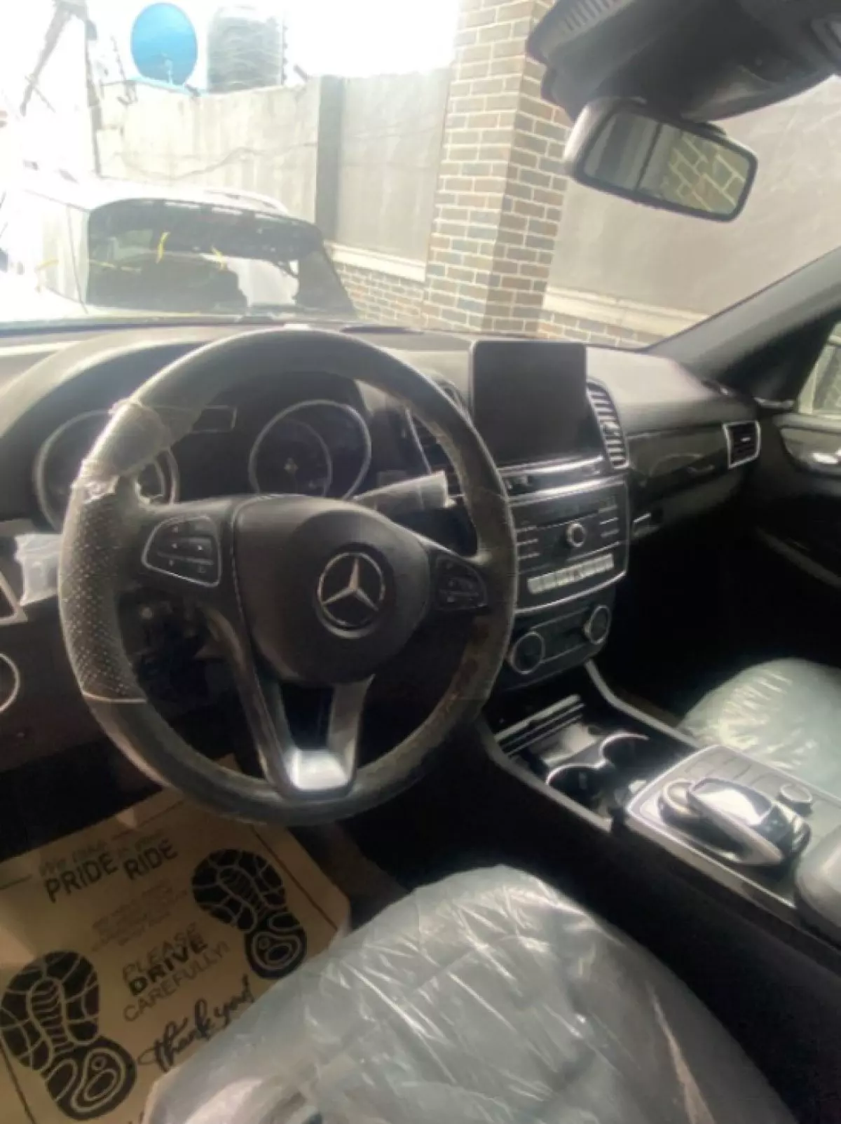 interiorFront