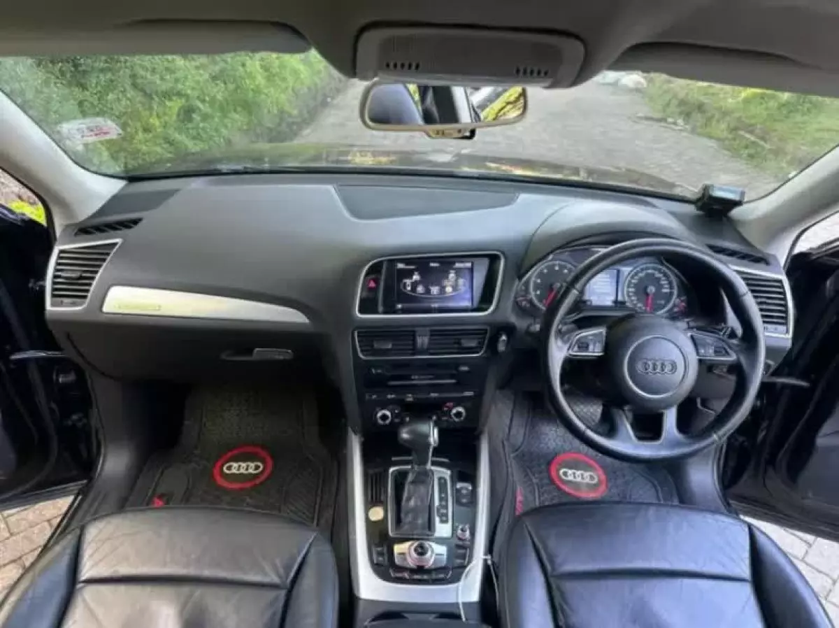 interiorFront