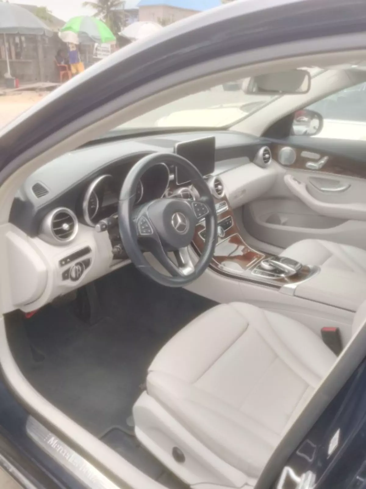 interiorFront
