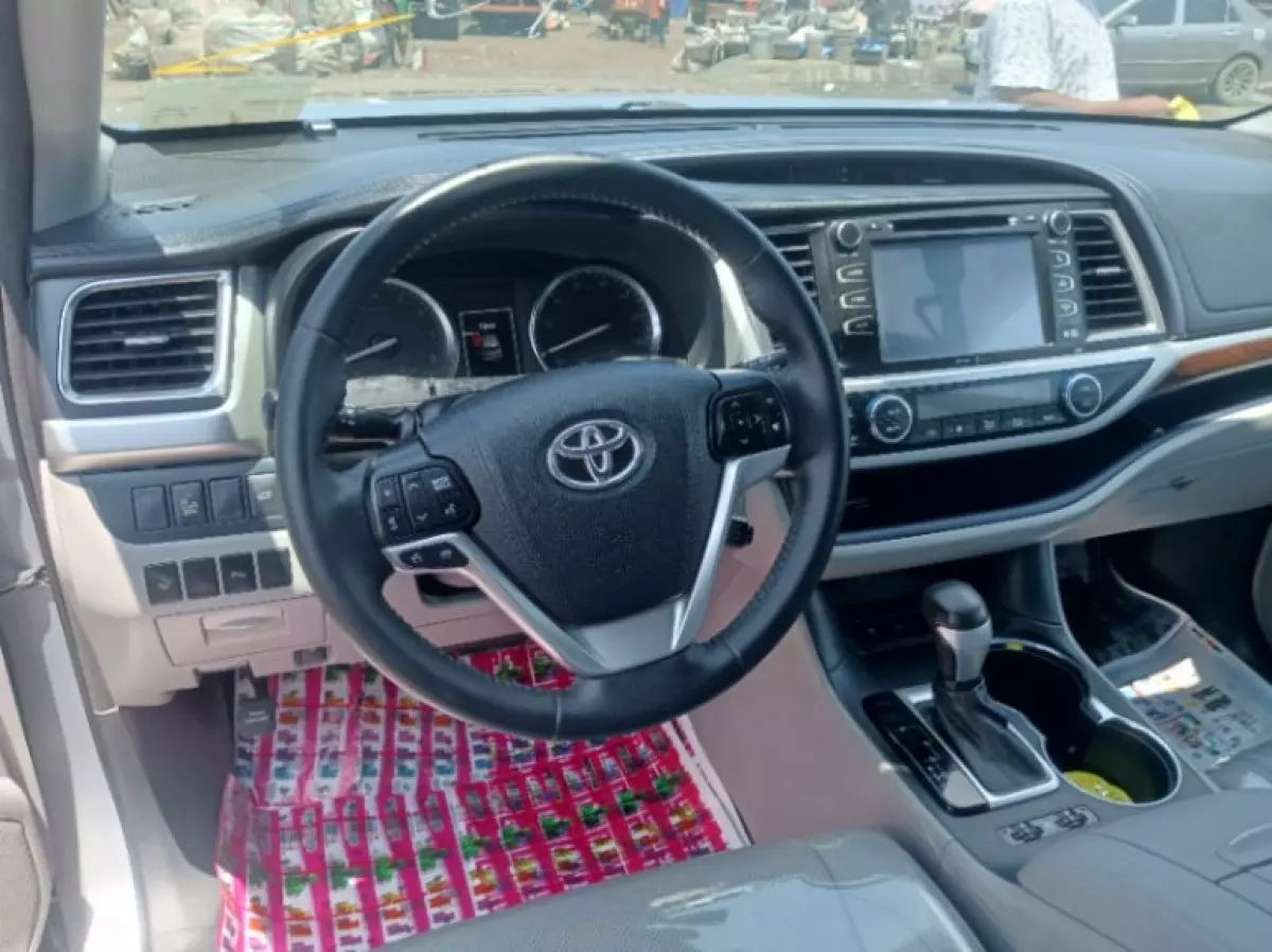 interiorFront