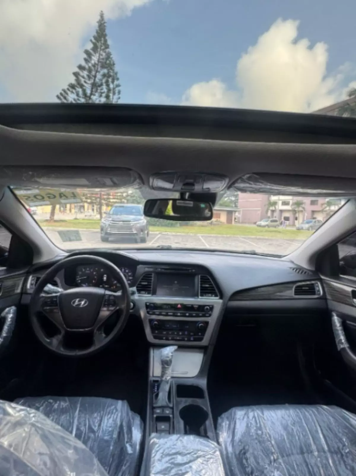 interiorFront