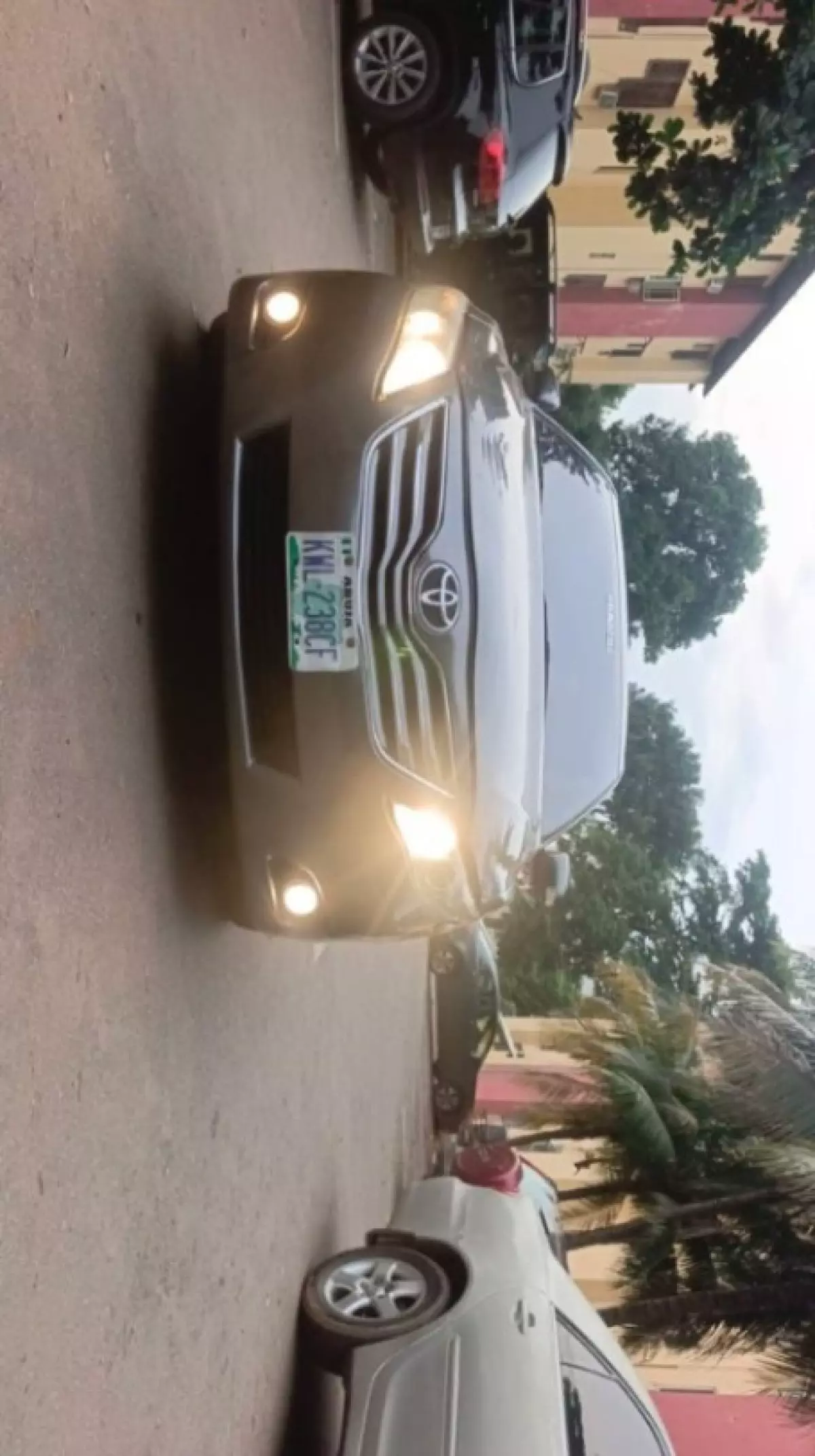 Toyota Camry - 2010
