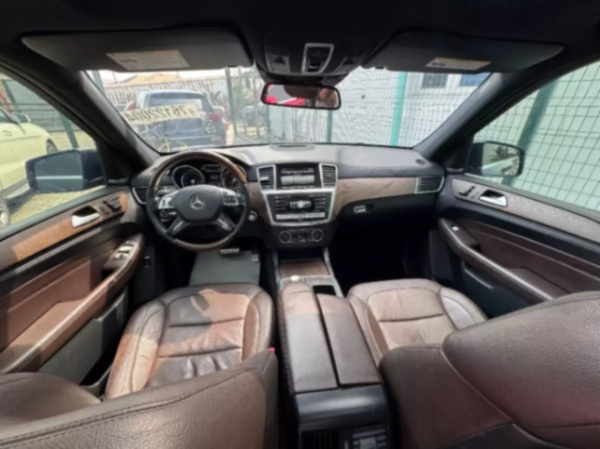 interiorFront
