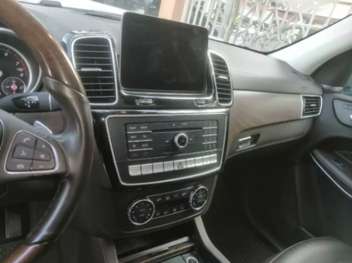 interiorFront