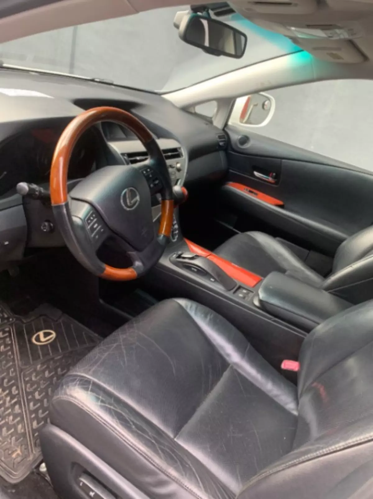 interiorFront