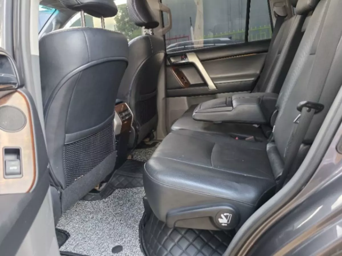 interiorFront