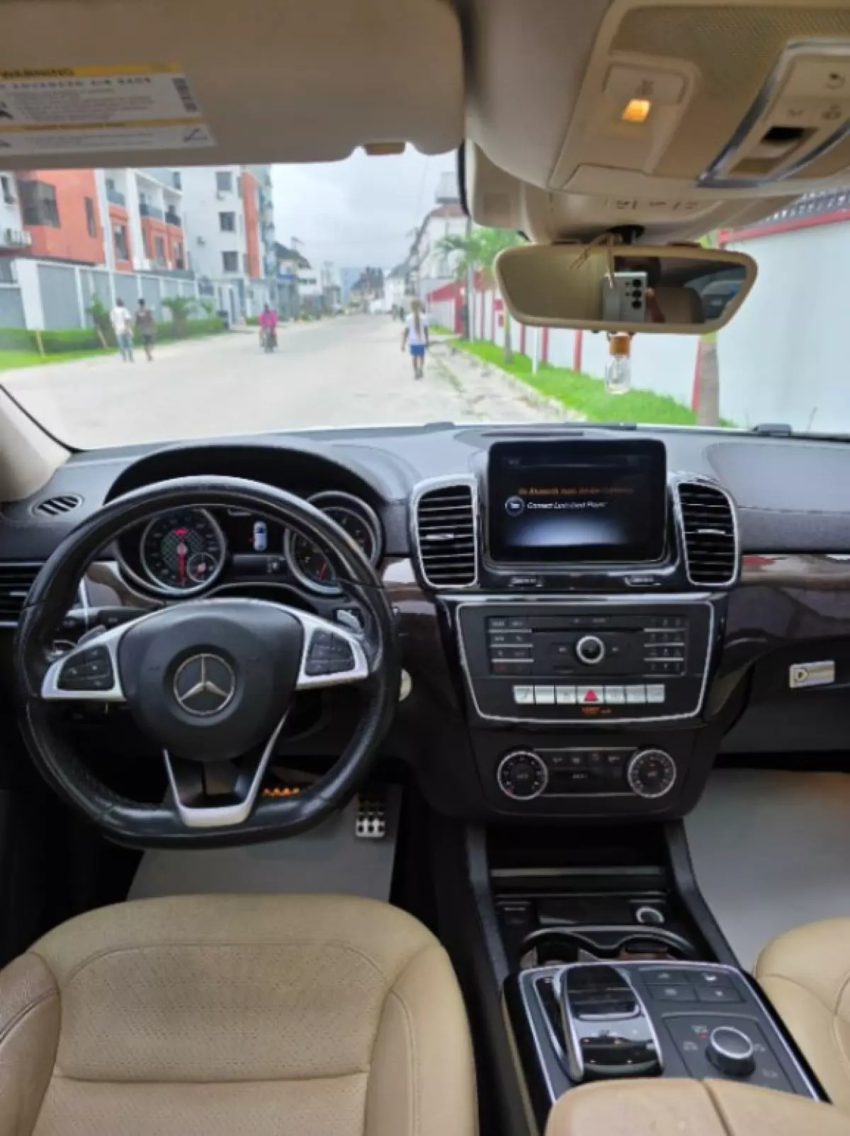 interiorFront