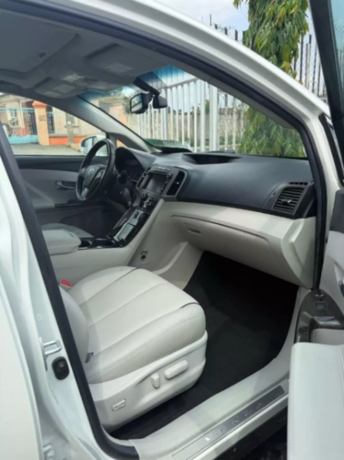 interiorFront