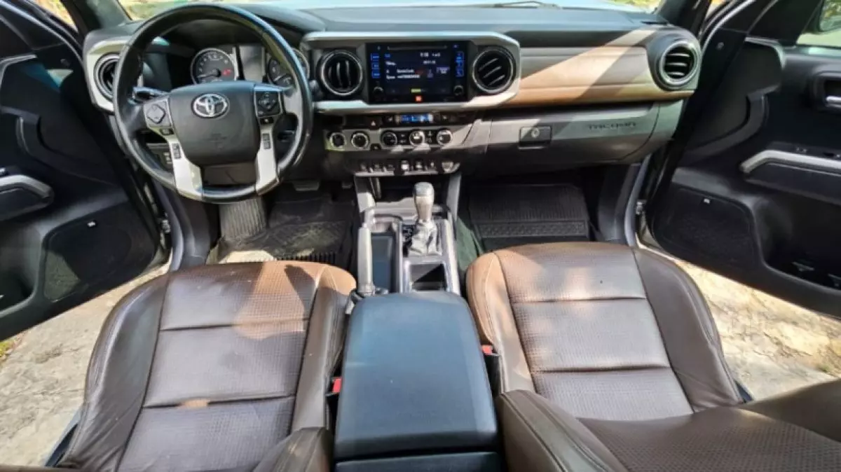 interiorFront