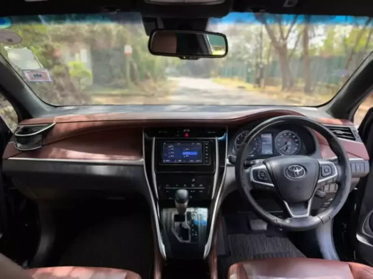 interiorFront