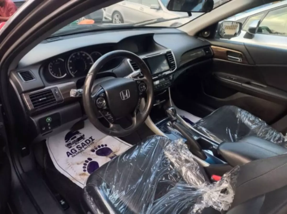 interiorFront
