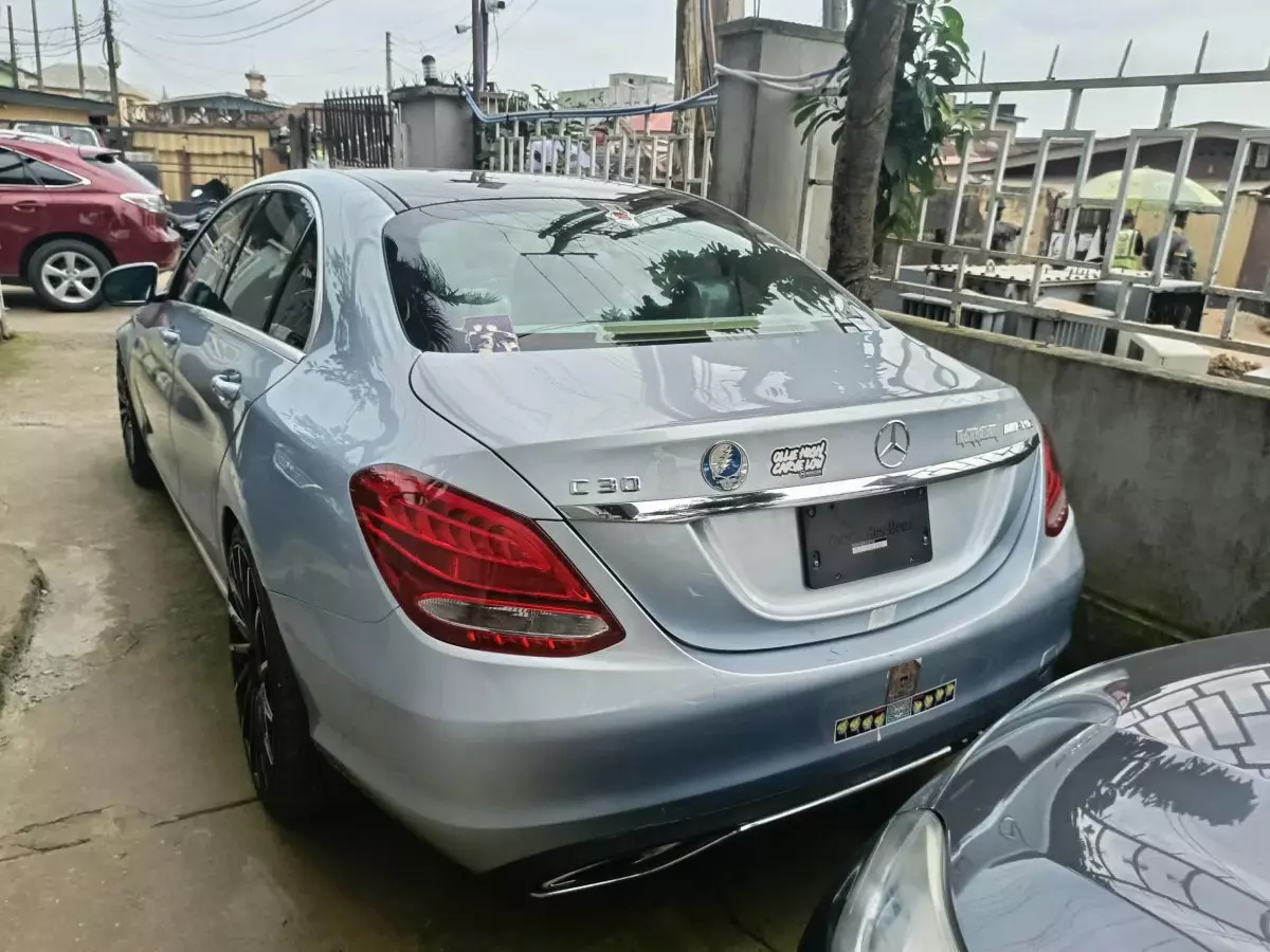 car Right Back