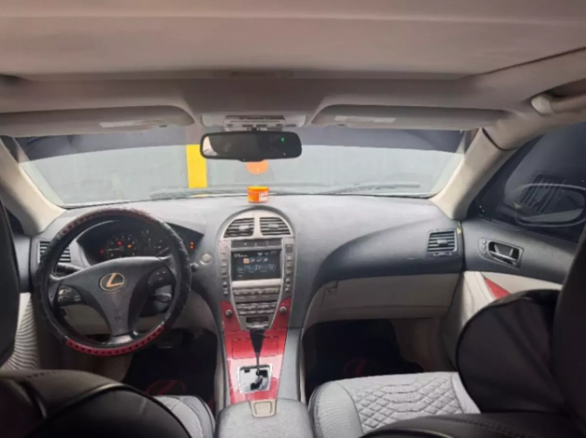 interiorFront