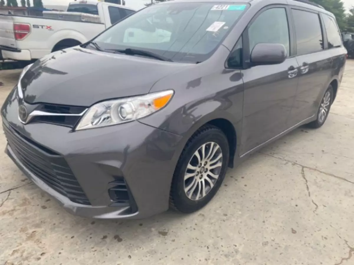 Toyota Sienna - 2018