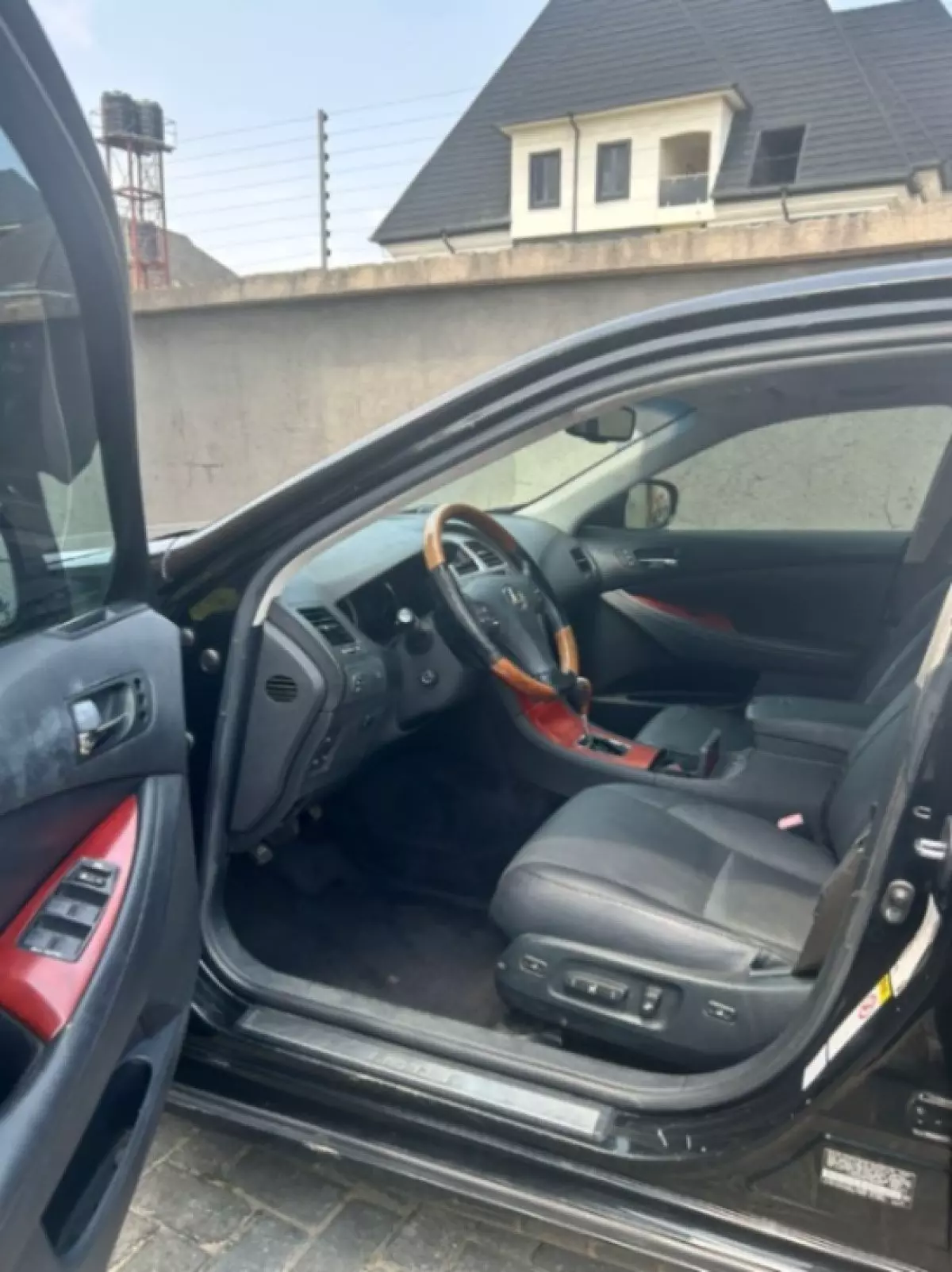 interiorFront