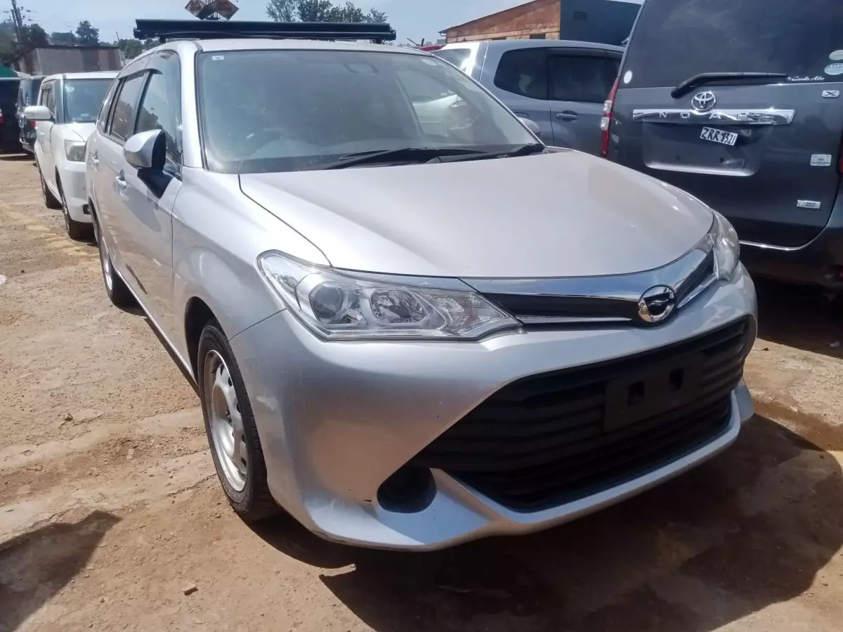 Toyota Fielder    - 2016