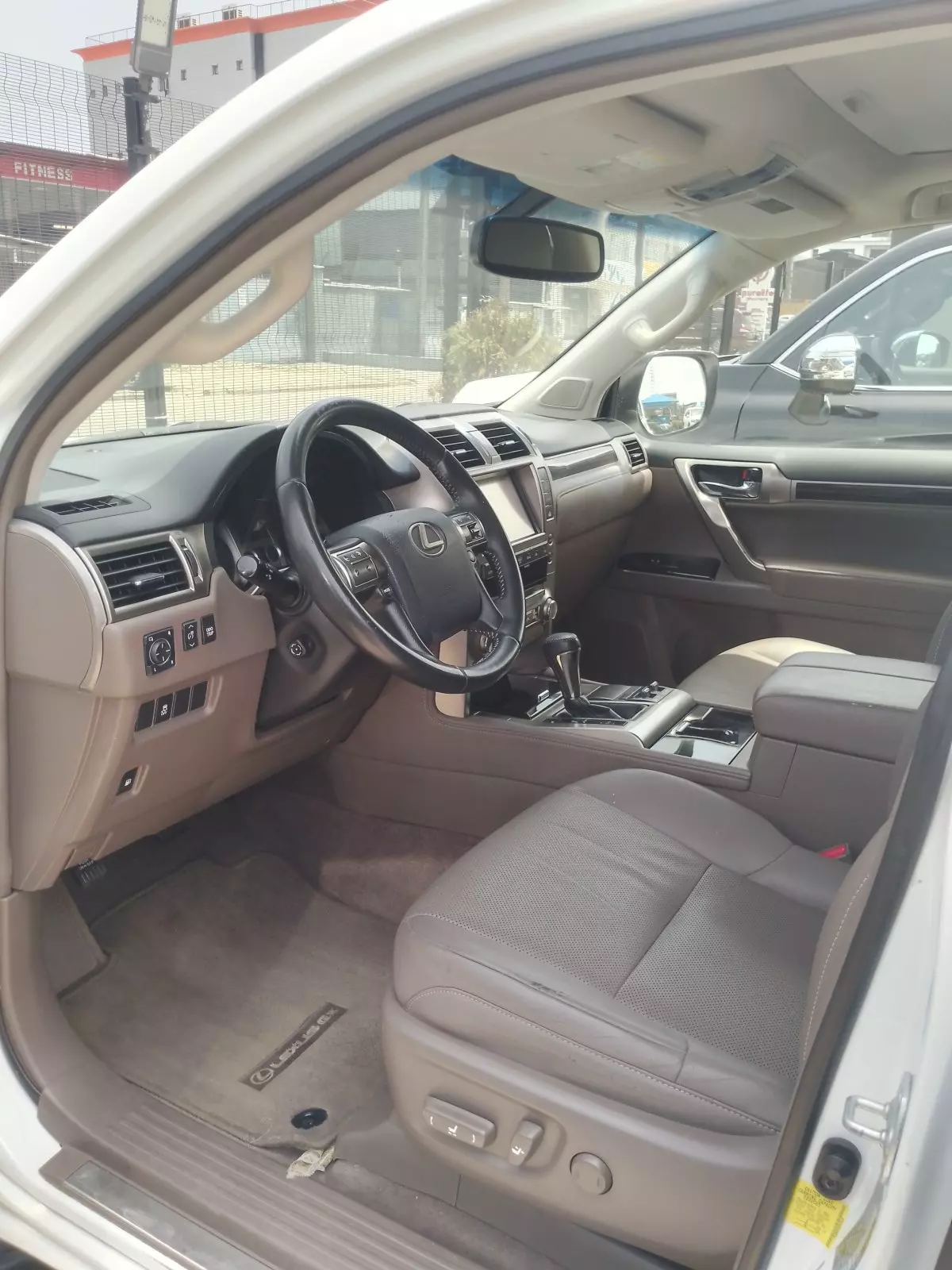 interiorFront