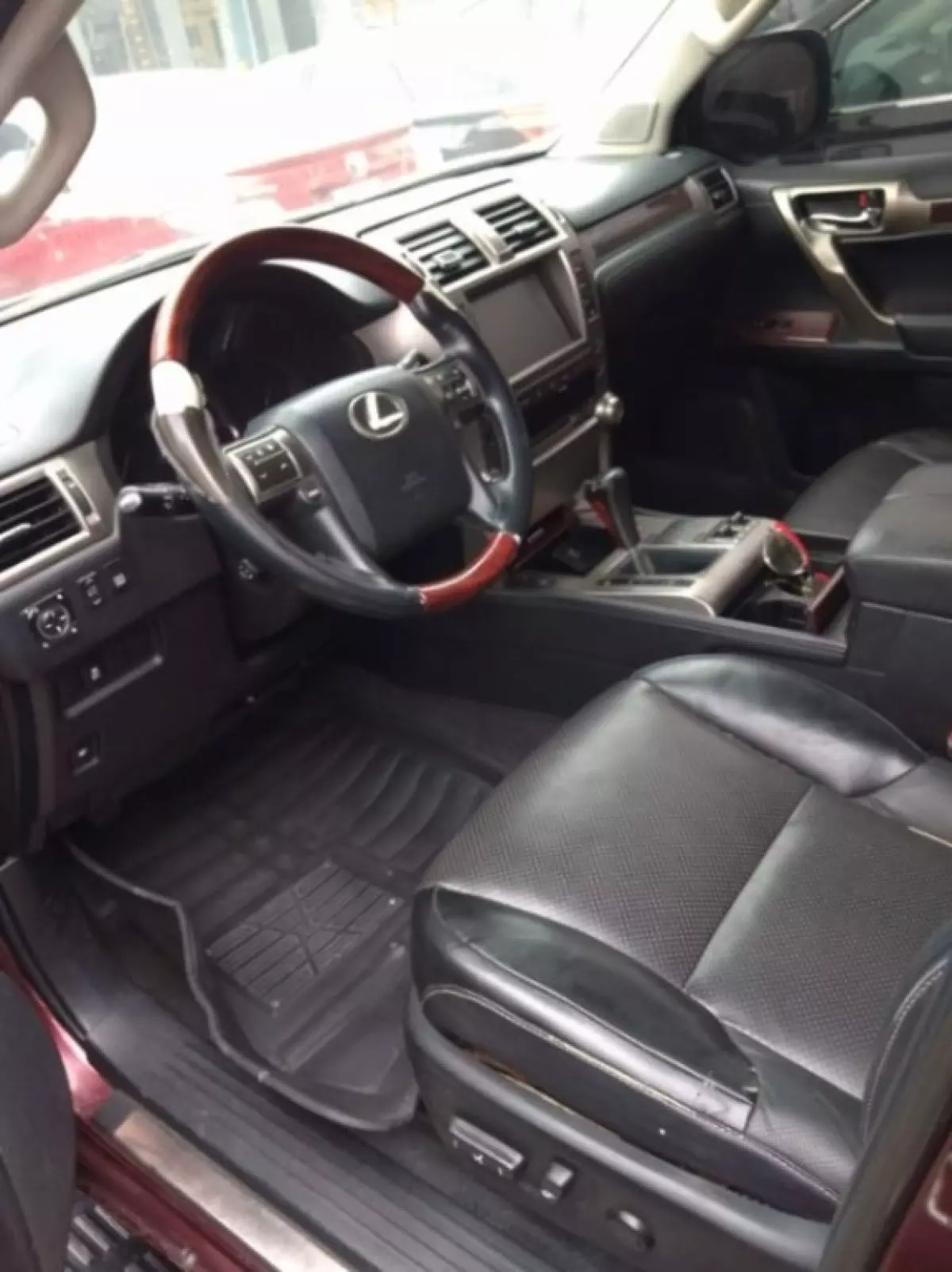 interiorFront