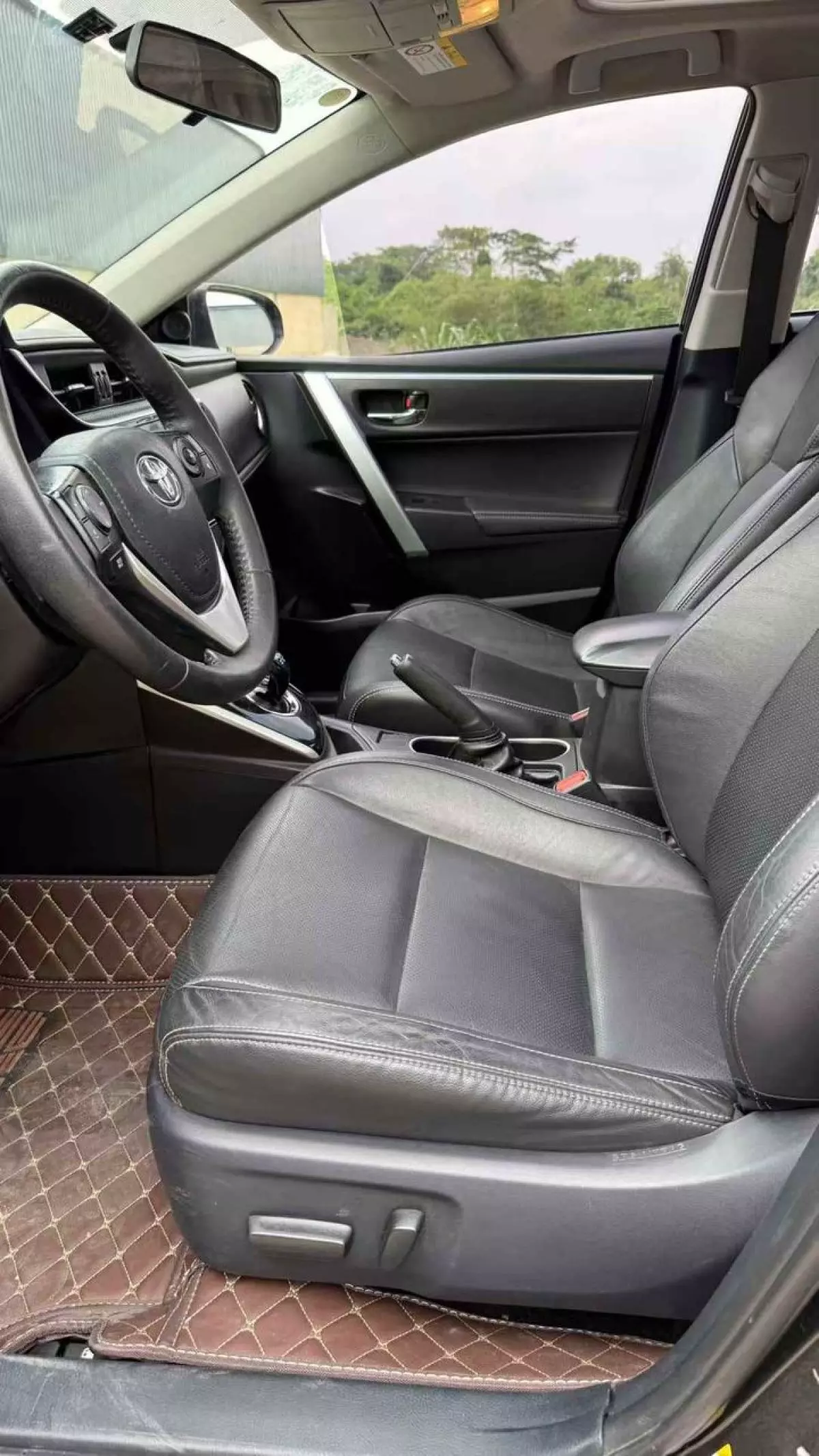 interiorFront