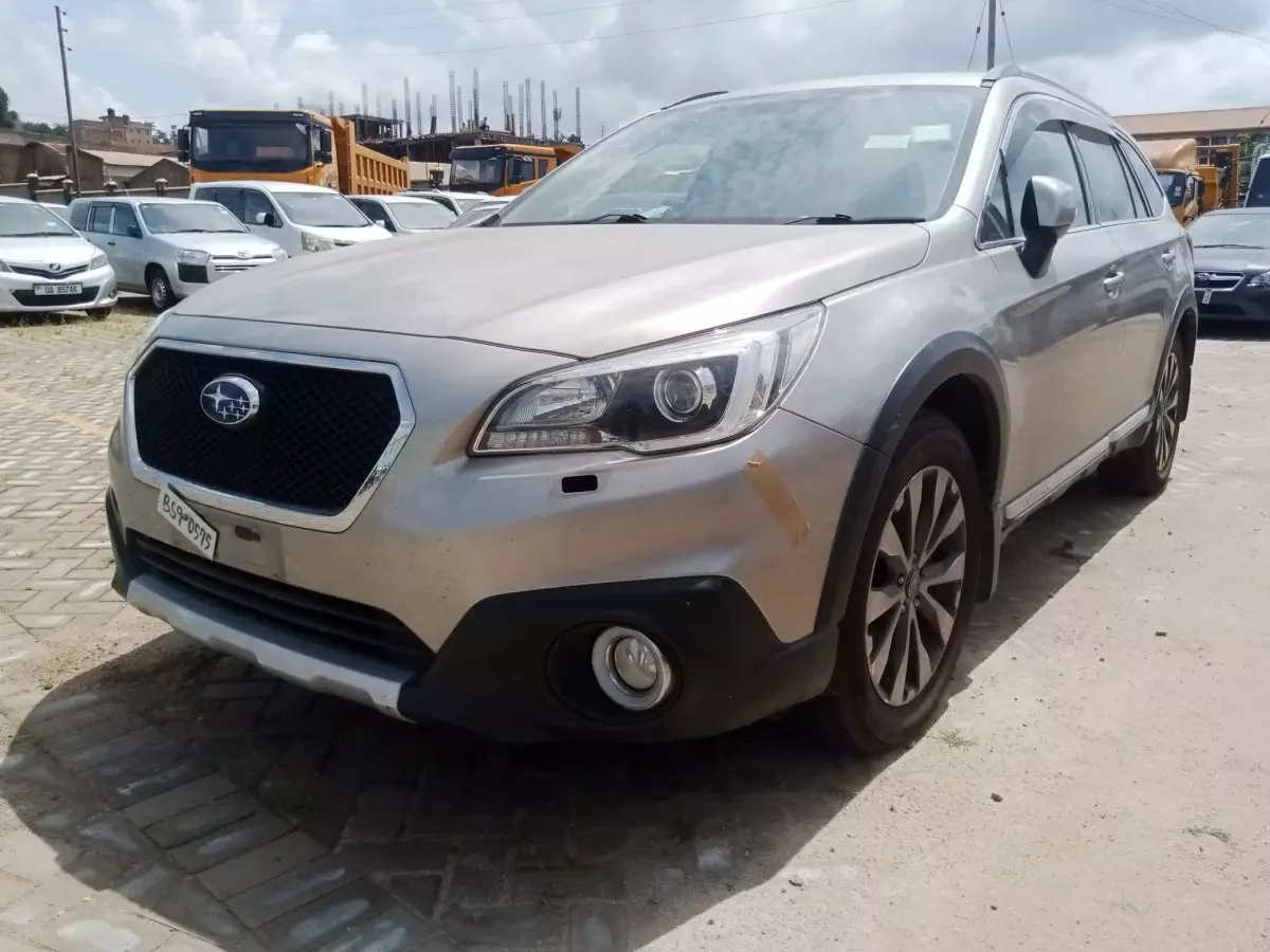 Subaru Outback   - 2015