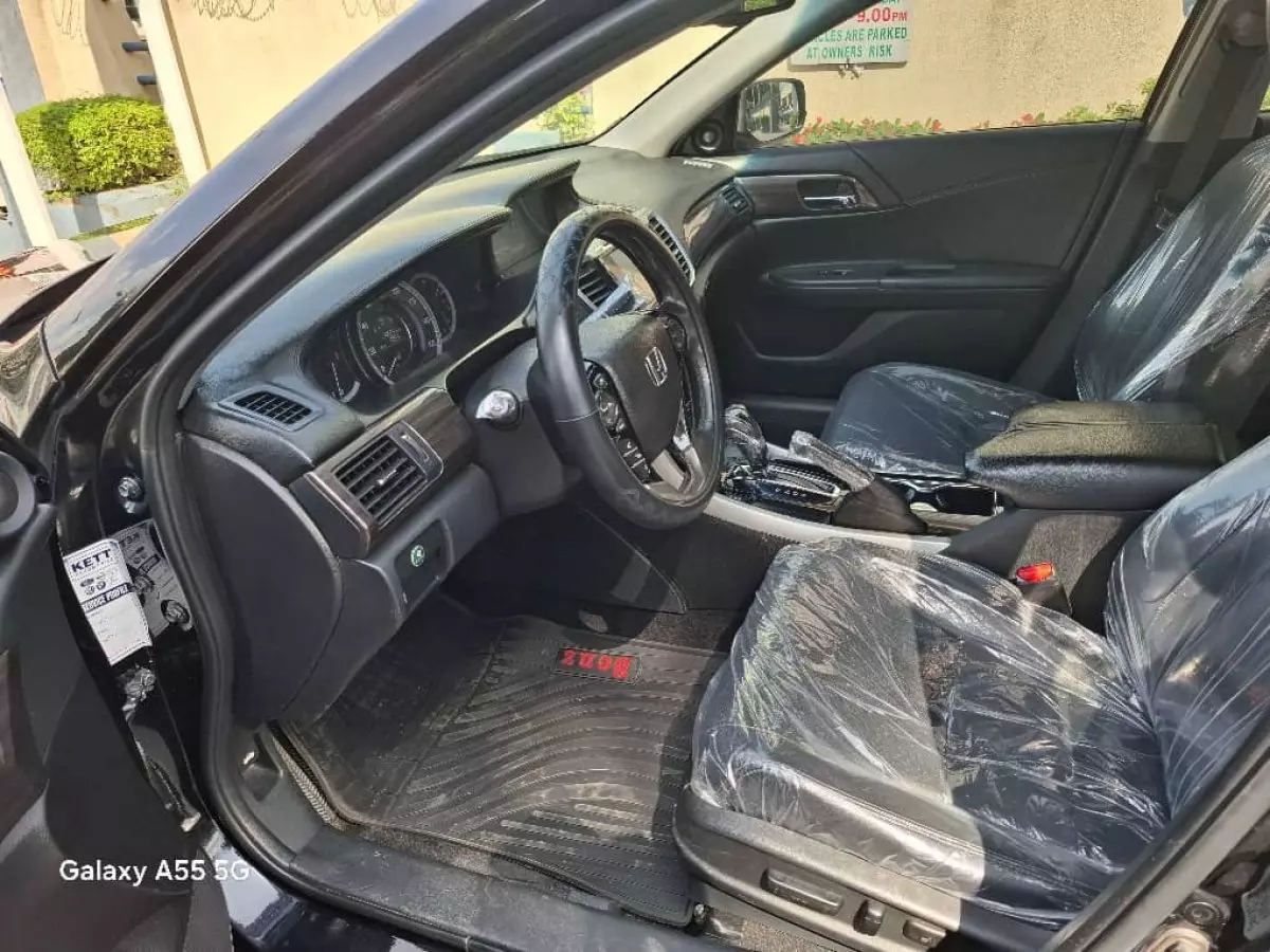 interiorFront