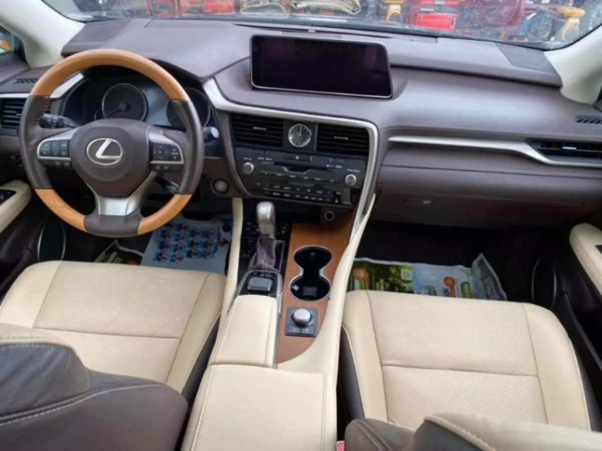 interiorFront