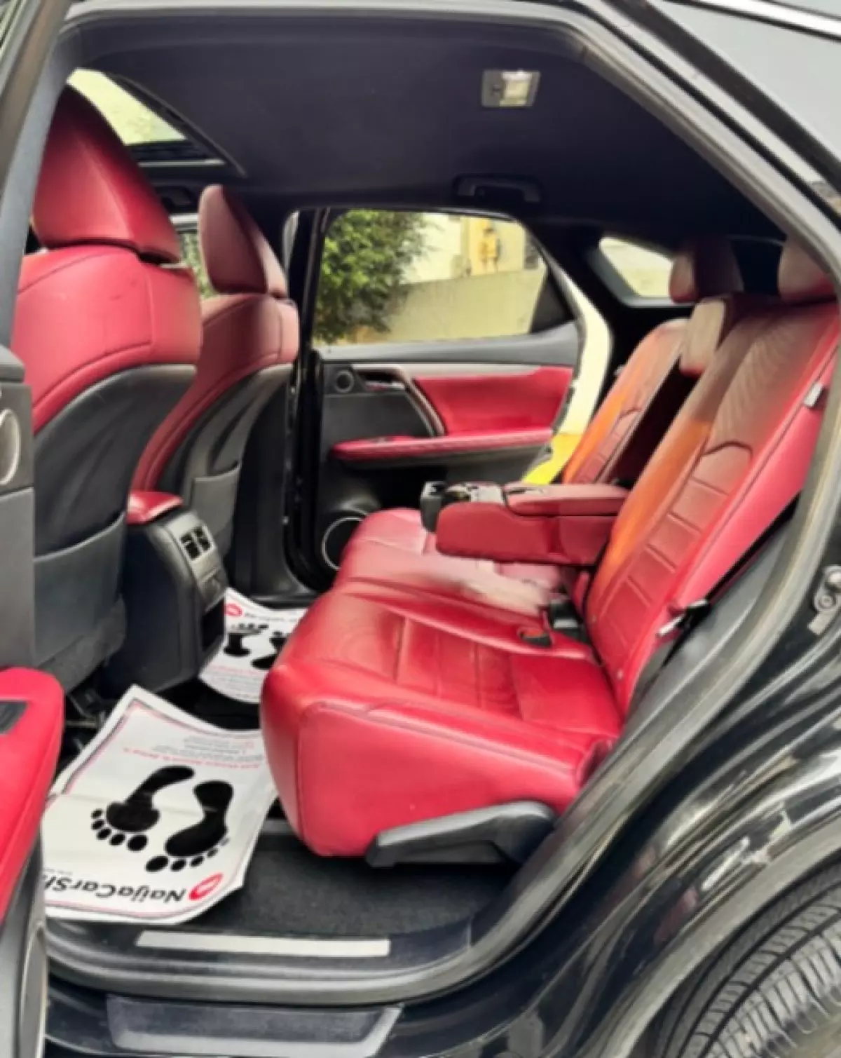 interiorBack