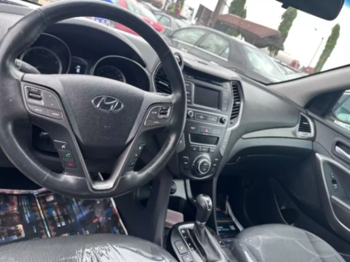 interiorFront