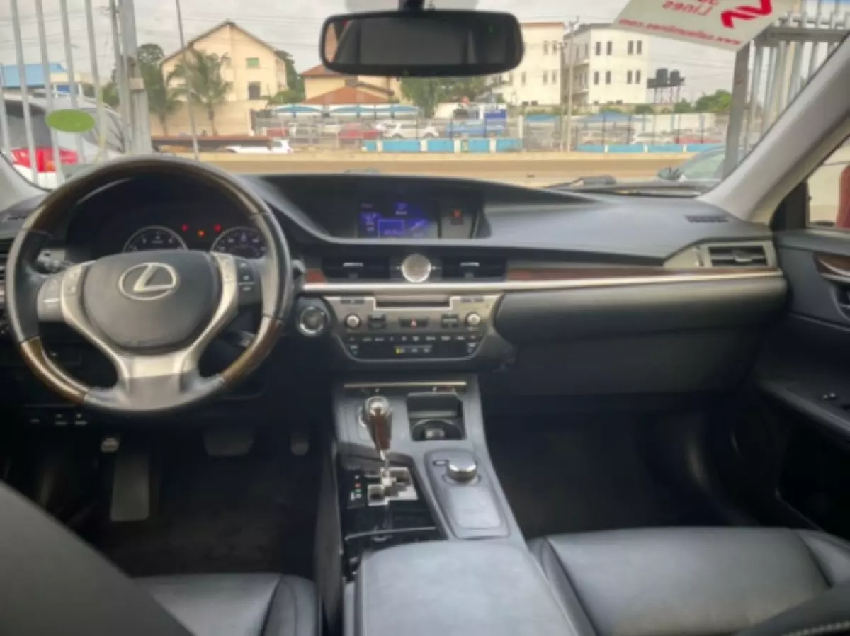 interiorFront