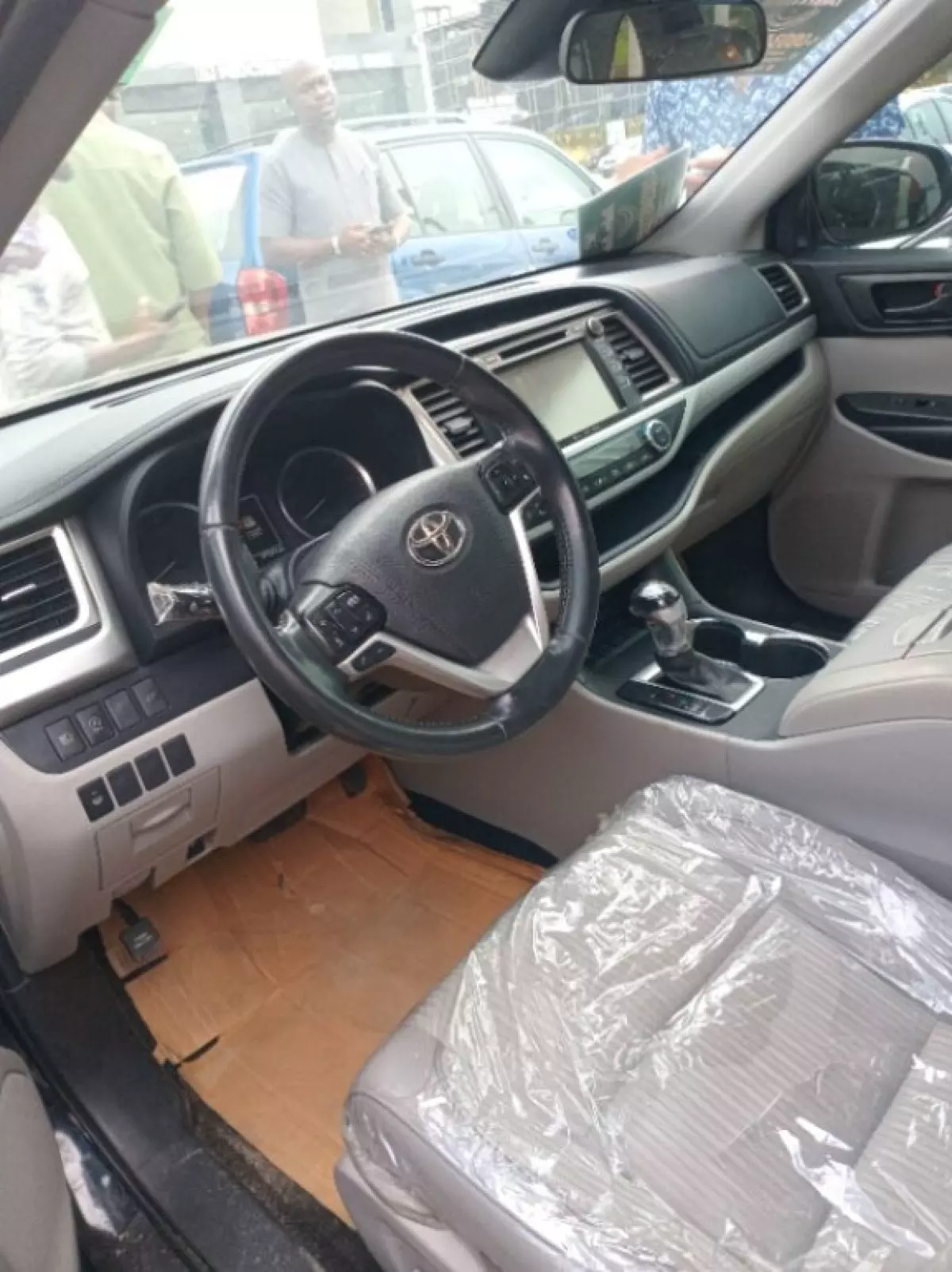interiorFront