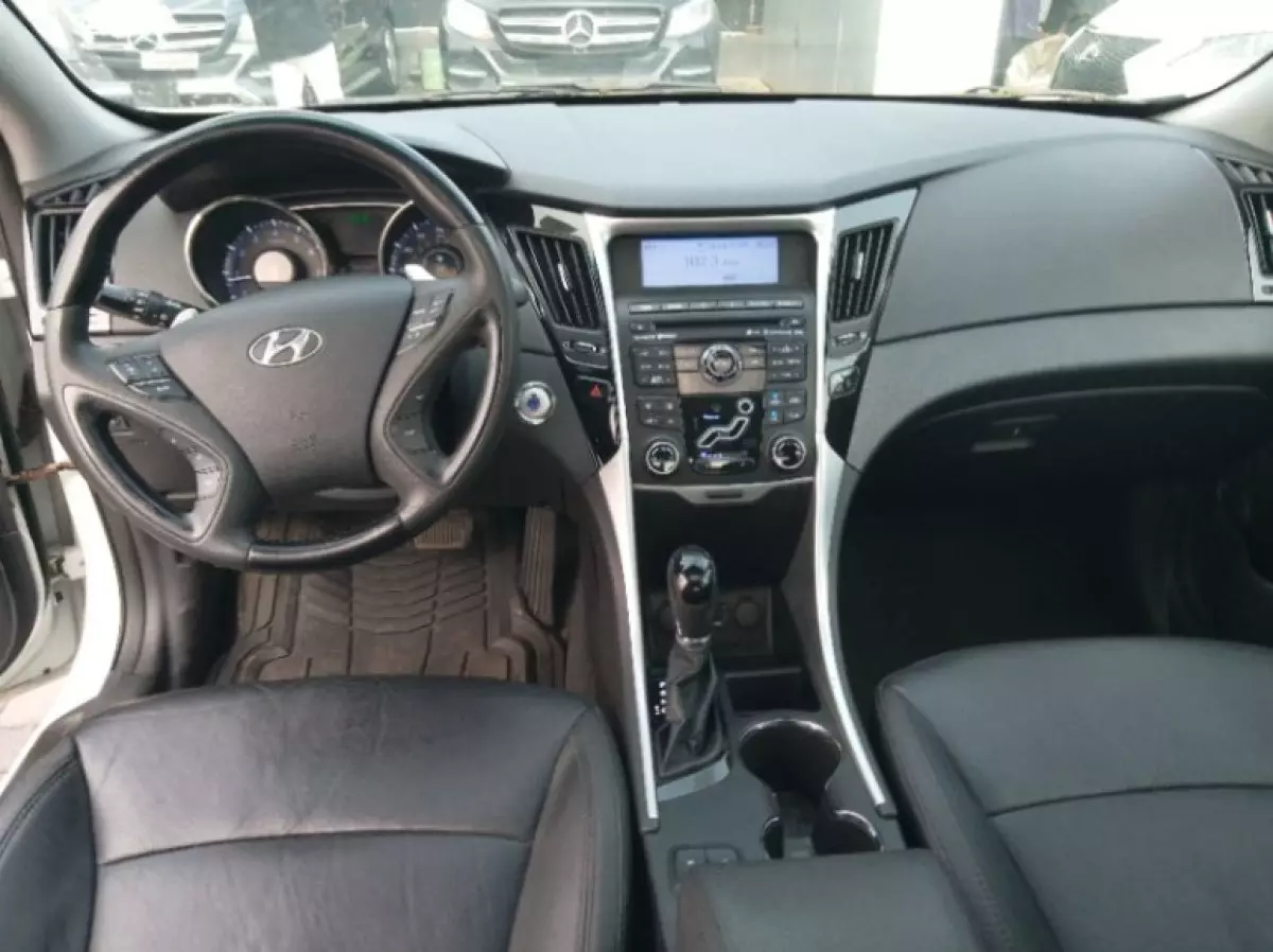 interiorFront