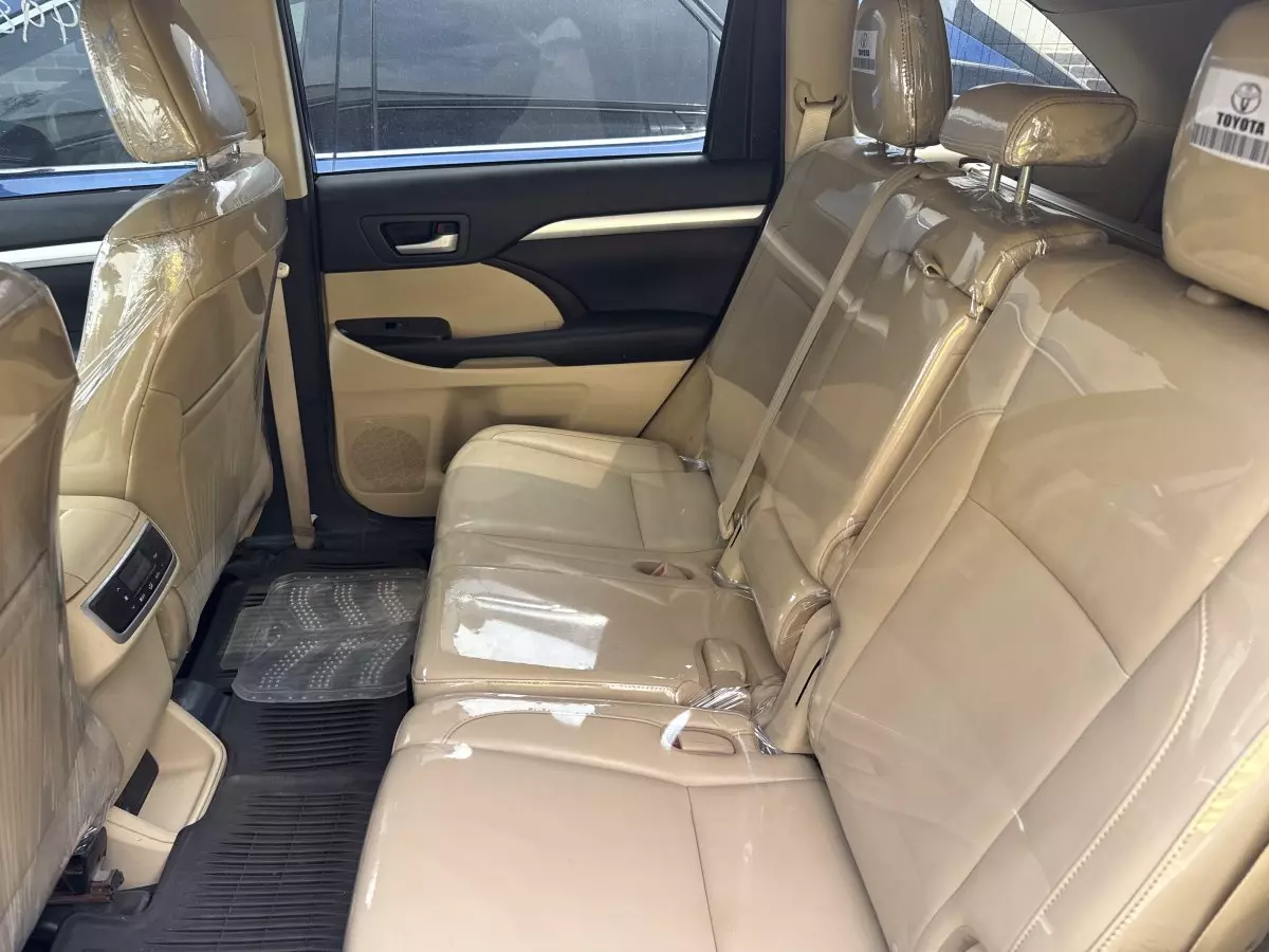 interiorBack