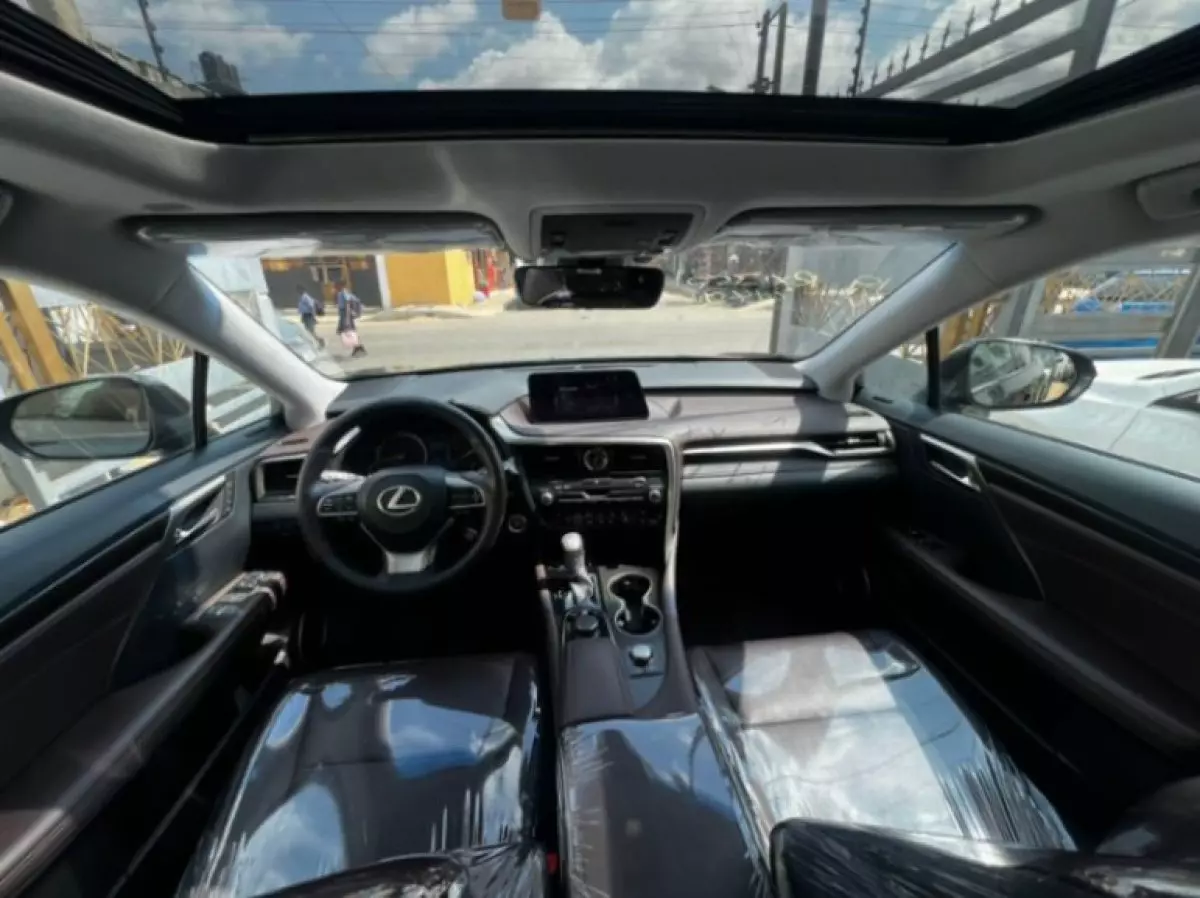 interiorFront