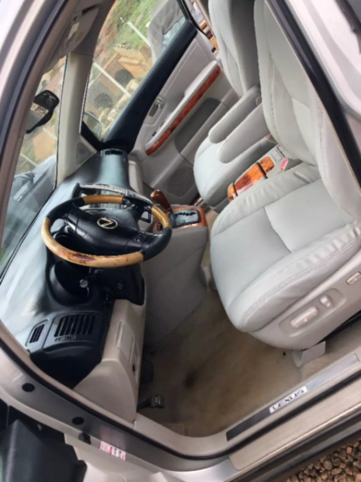 interiorFront