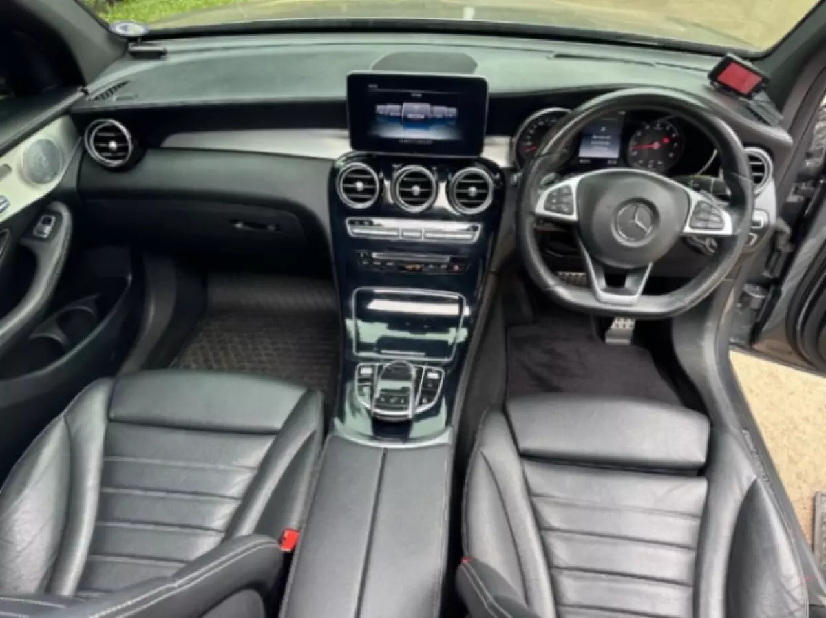 interiorFront