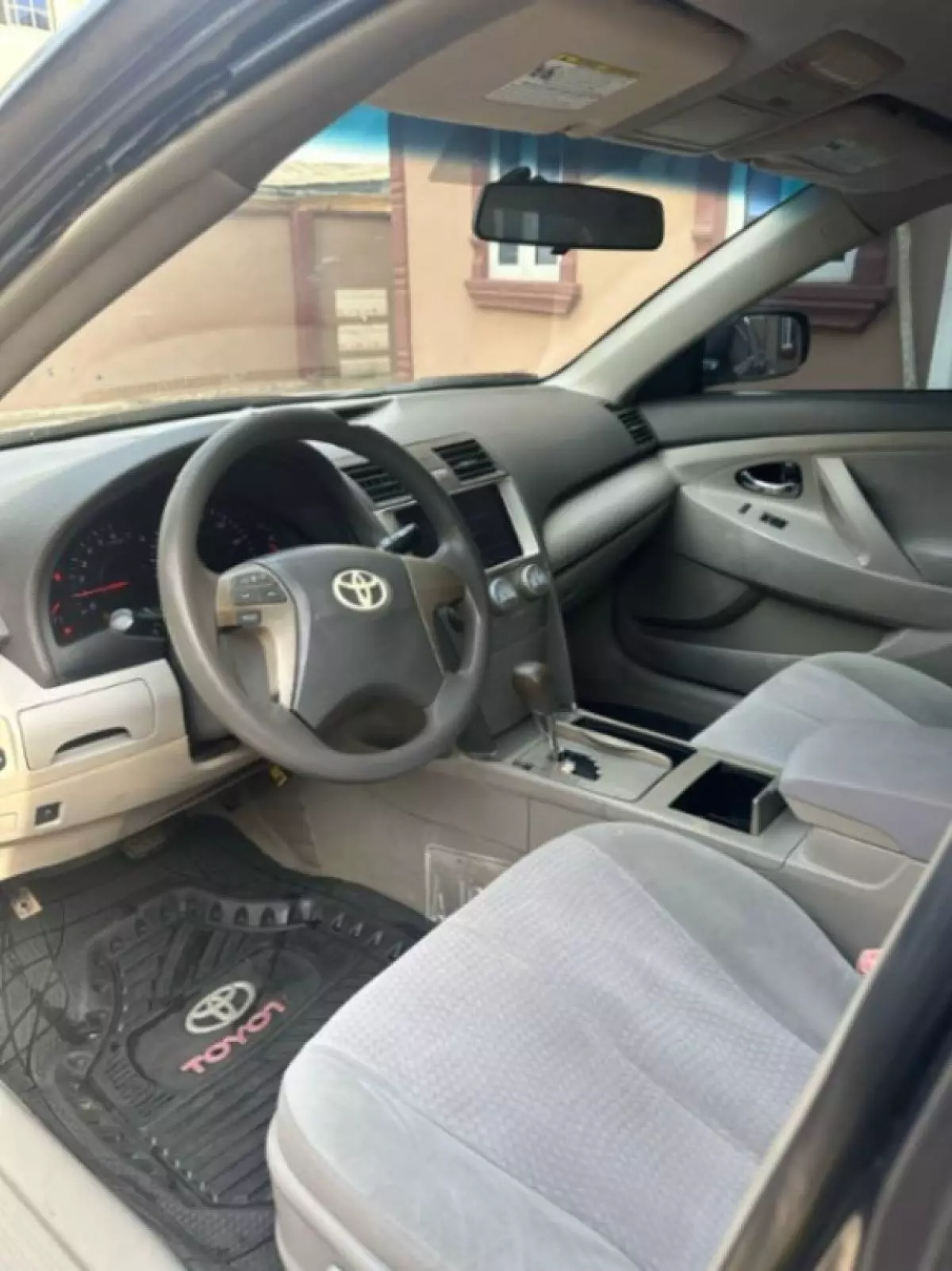 interiorFront