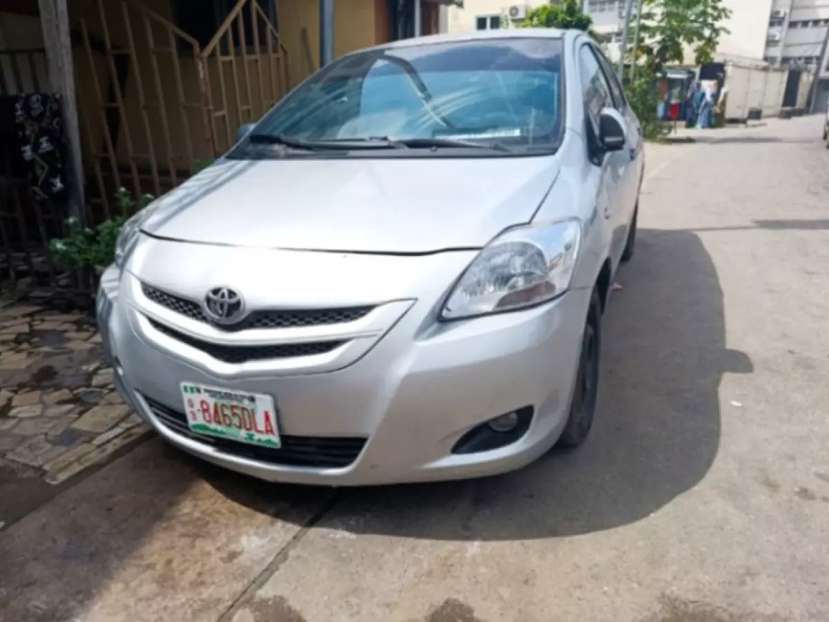 Toyota Yaris   - 2009