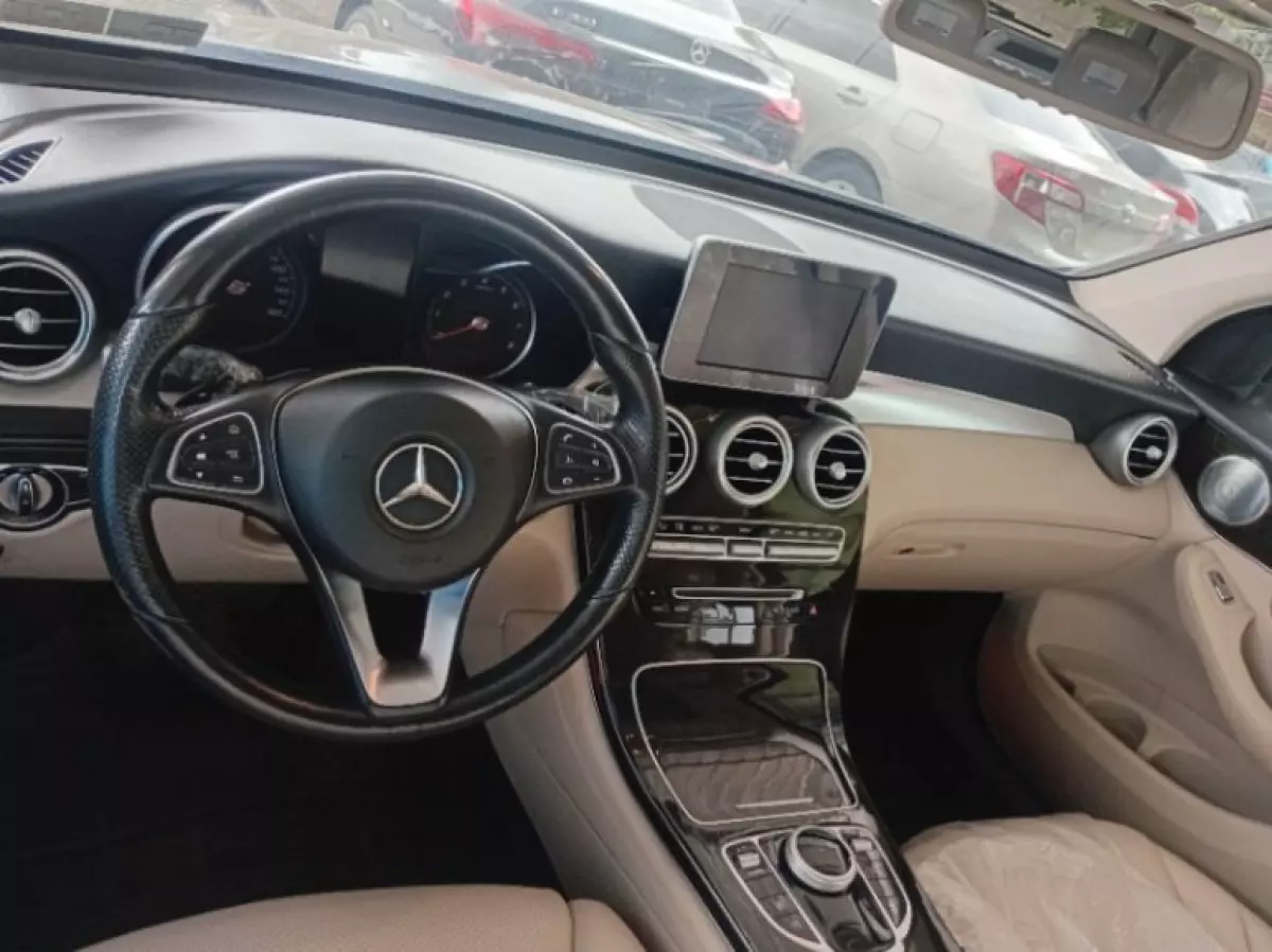 interiorFront