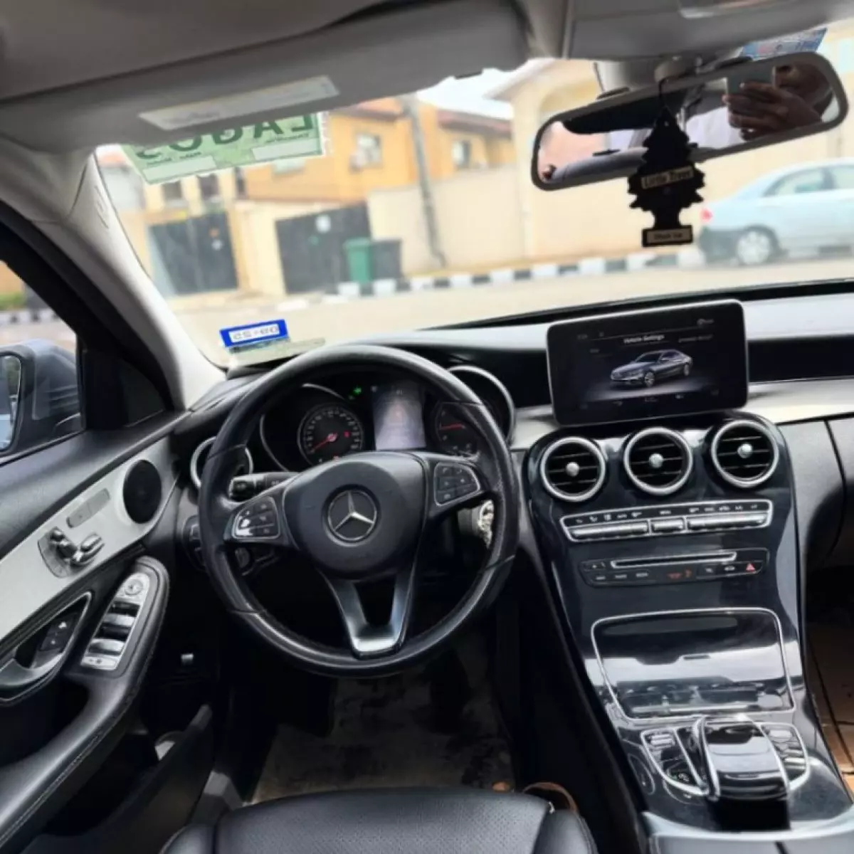 interiorFront