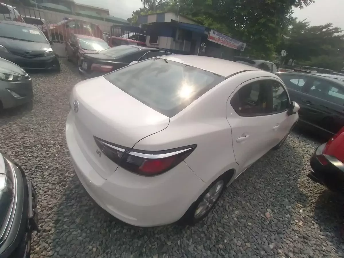 car Right Back